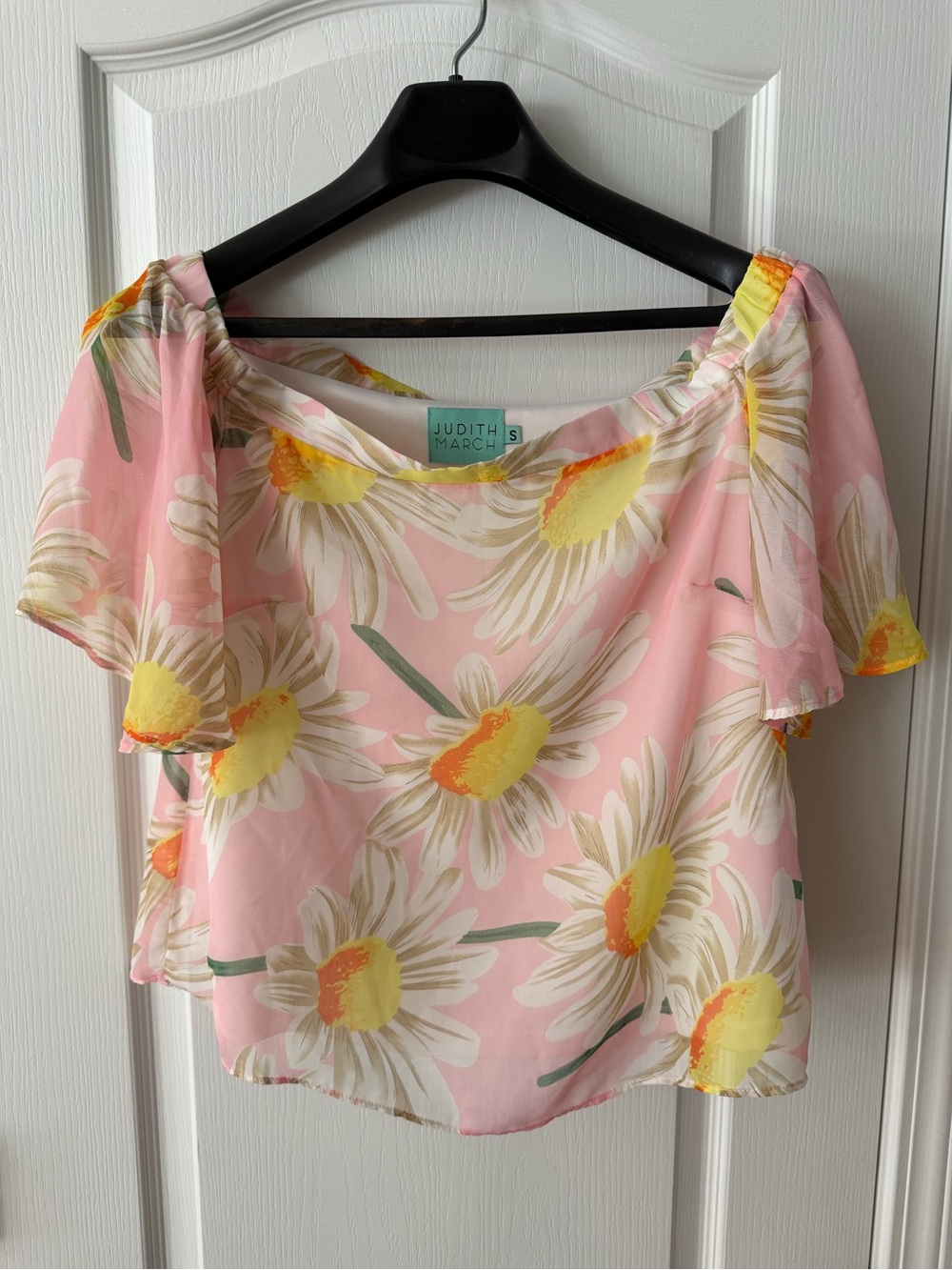 Judith March Pink Daisy Off-Shoulder Crop Blouse
